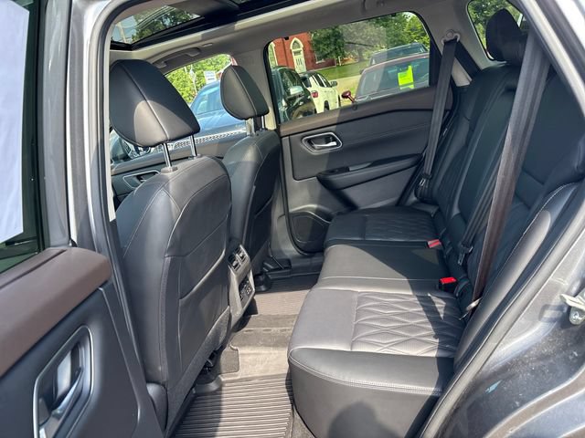 Used 2023 Nissan Rogue Platinum AWD/4WD image 21