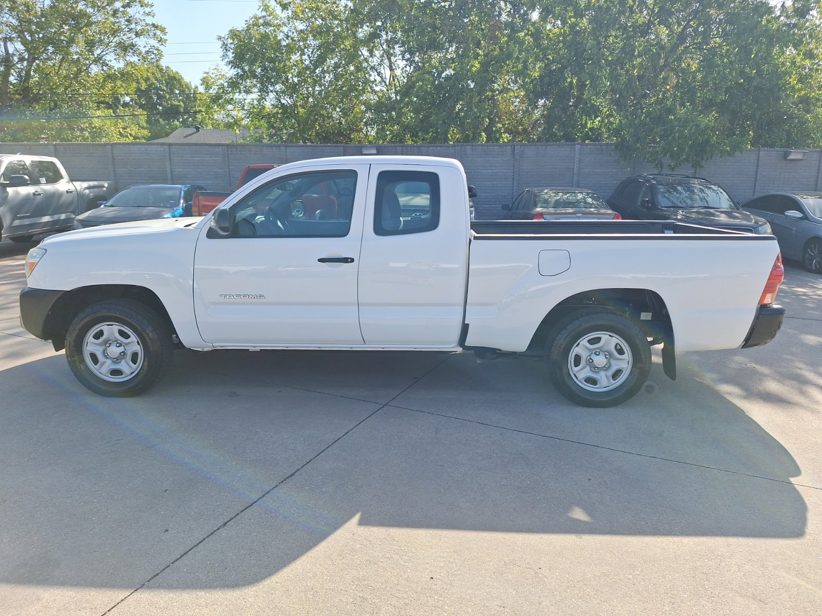 Used 2015 Toyota Tacoma 2WD Access Cab image 3