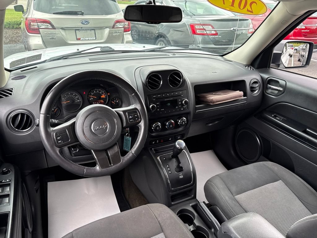 Used 2017 Jeep Patriot Latitude AWD/4WD image 11