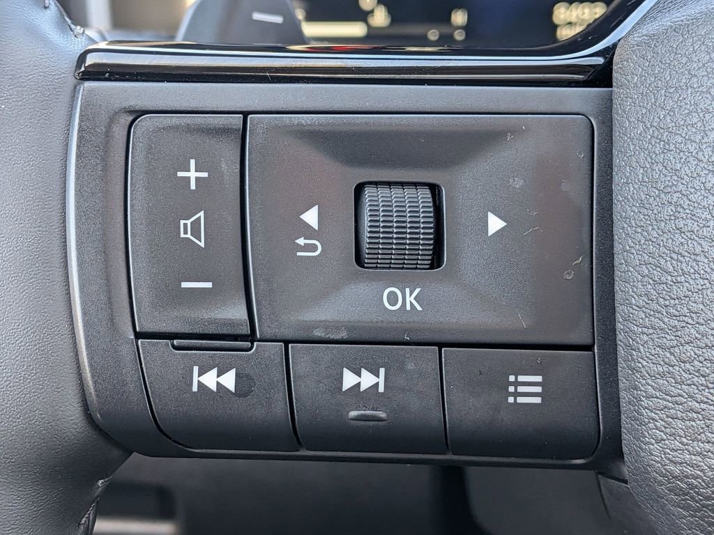 Used 2026 Nissan Rogue Platinum w/ Platinum Premium Package AWD/4WD image 14