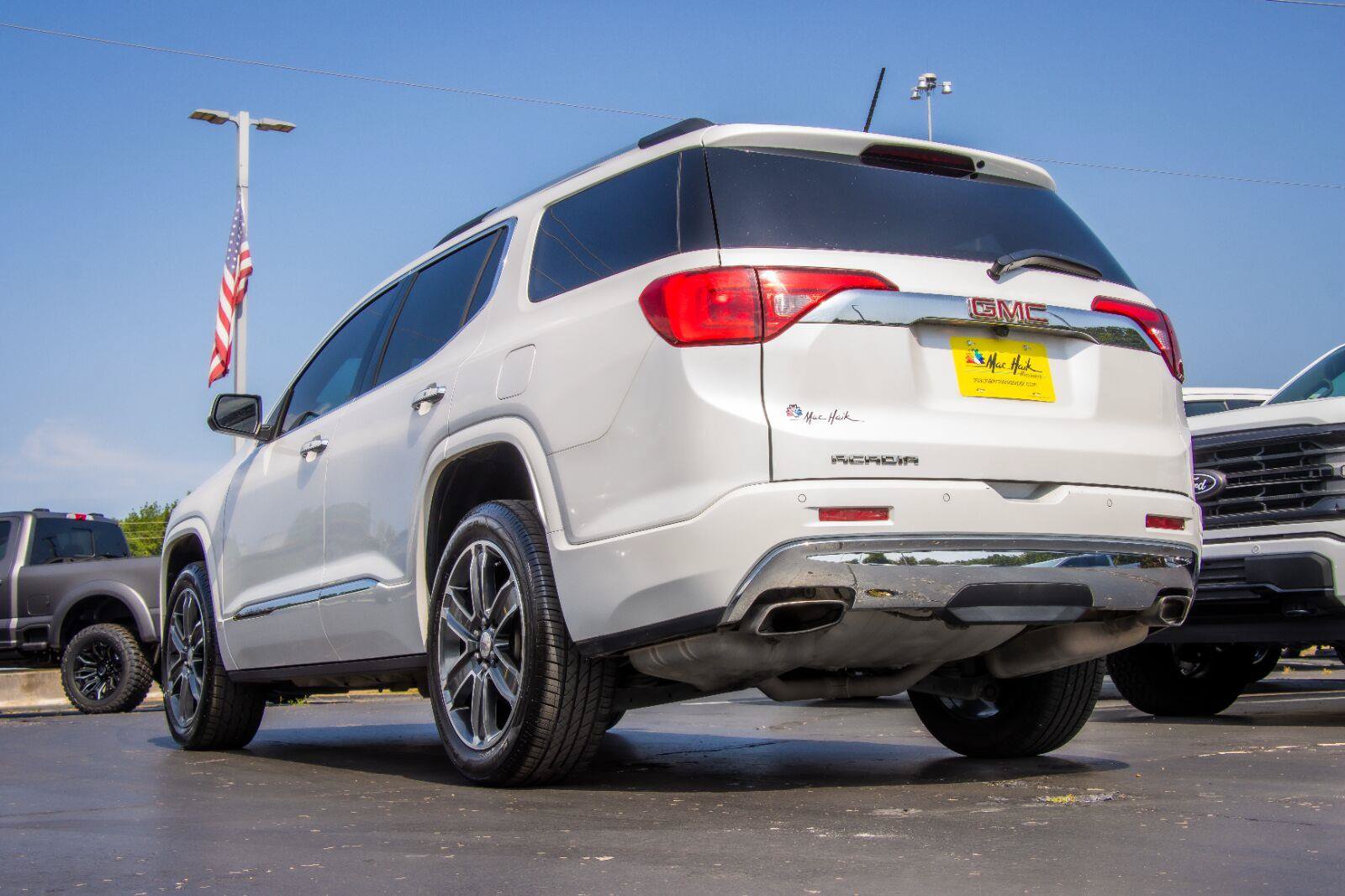 Used 2019 GMC Acadia Denali w/ Technology Package FWD image 3