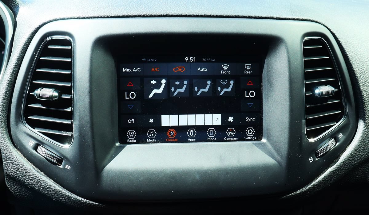 Used 2019 Jeep Compass Latitude FWD image 49