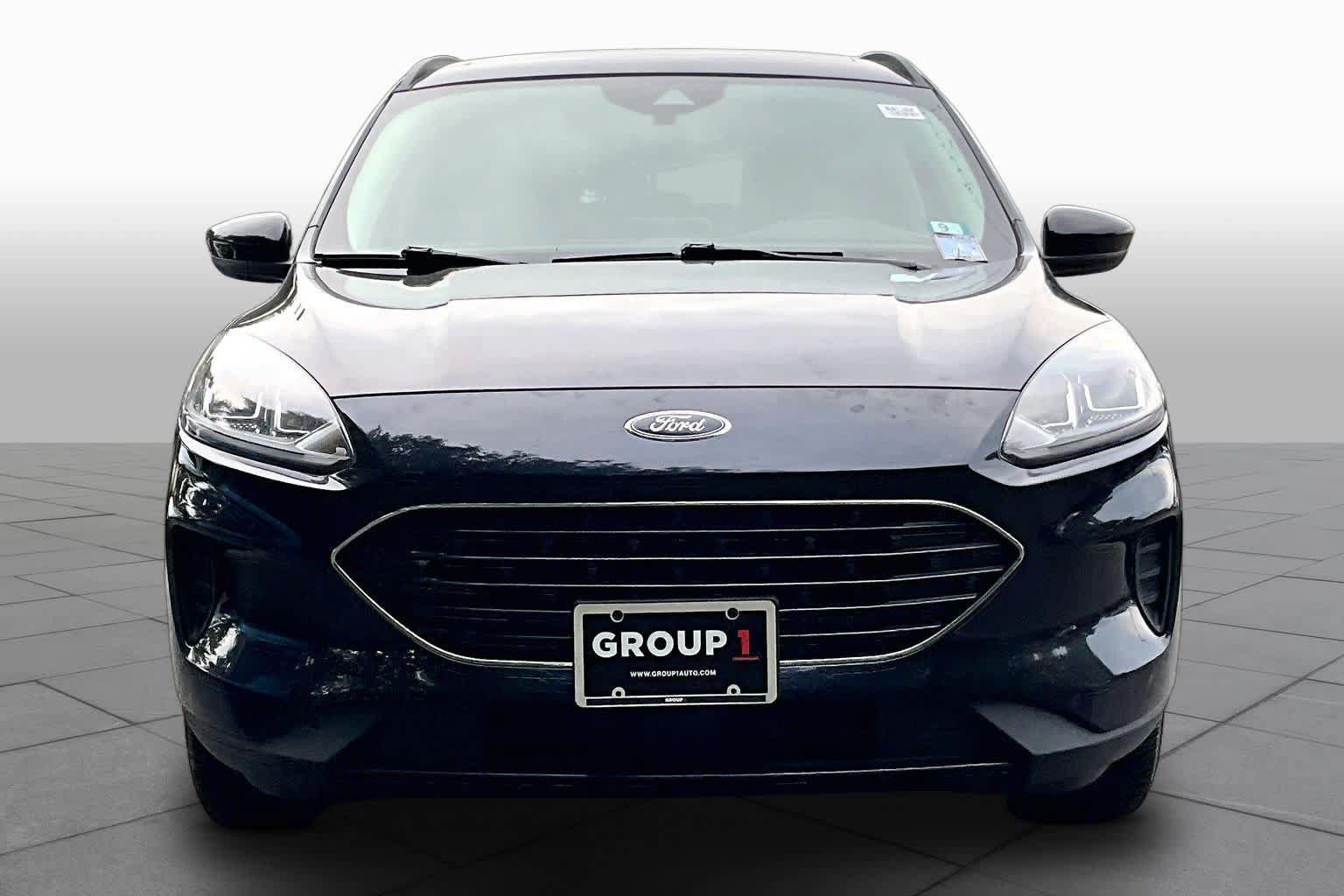 Used 2021 Ford Escape SE w/ SE Sport Appearance Package AWD/4WD image 4