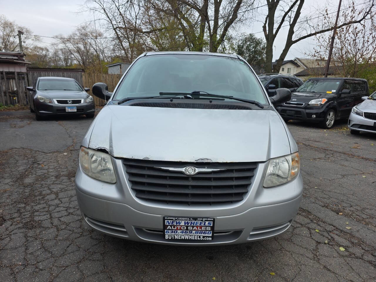 Used 2005 Chrysler Town & Country image 4