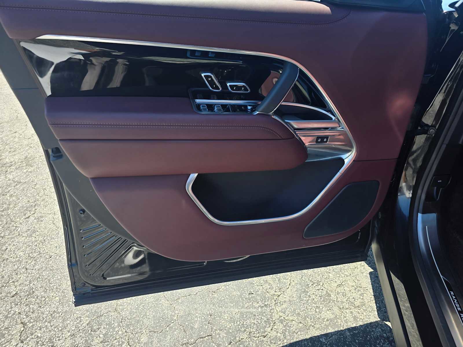 Used 2025 Land Rover Range Rover SE image 23