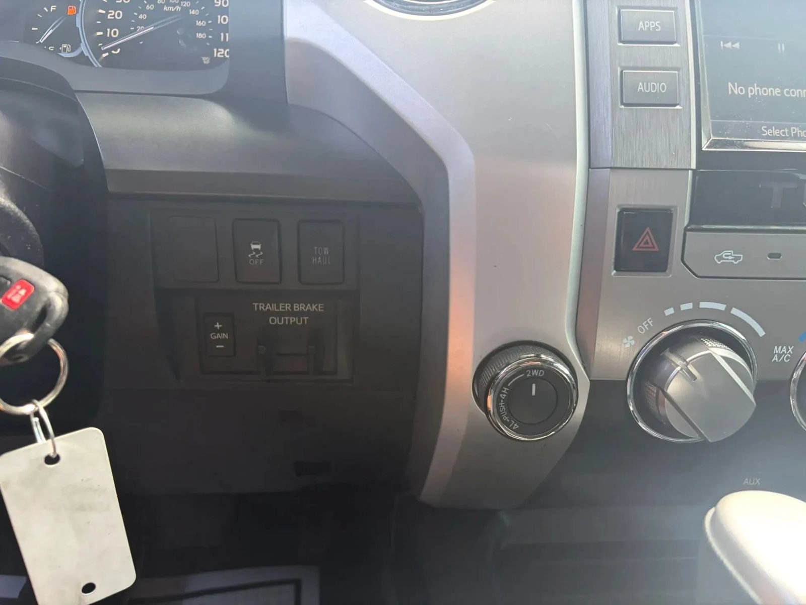 Used 2019 Toyota Tundra SR5 w/ SR5 Upgrade Package AWD/4WD image 17