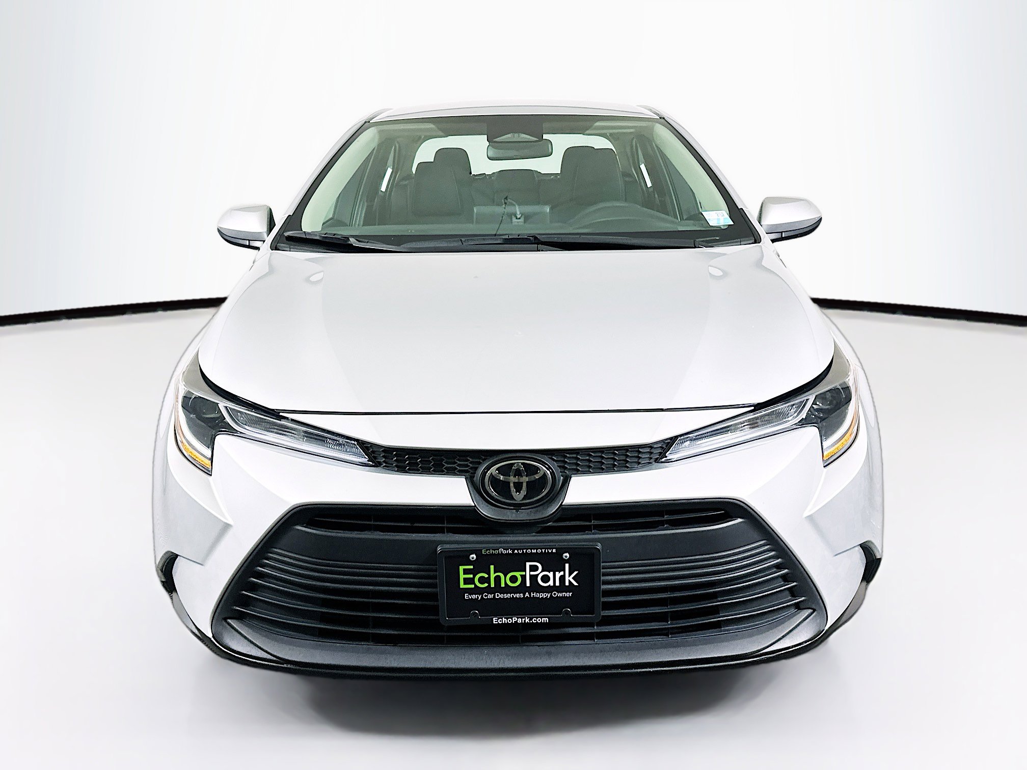 Used 2023 Toyota Corolla LE image 2