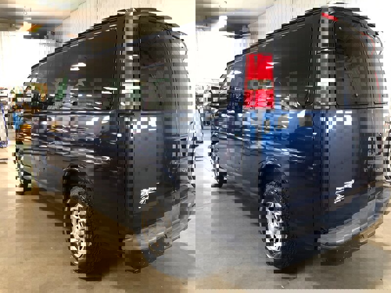 Used 2006 Chevrolet Express 1500 Passenger image 3
