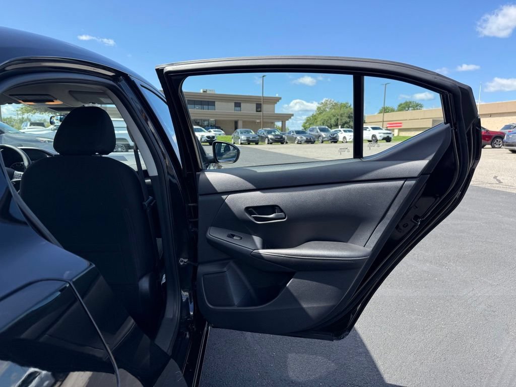 Used 2025 Nissan Sentra SV FWD image 30