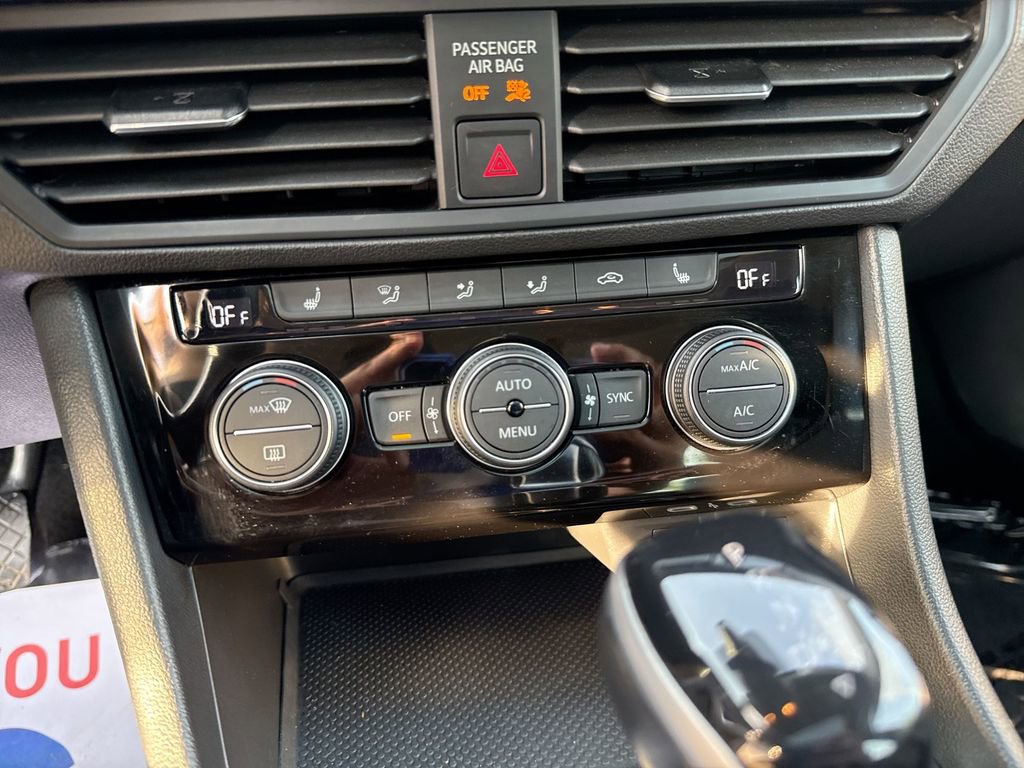 Used 2023 Volkswagen Jetta SE w/ Panoramic Sunroof Package FWD image 17