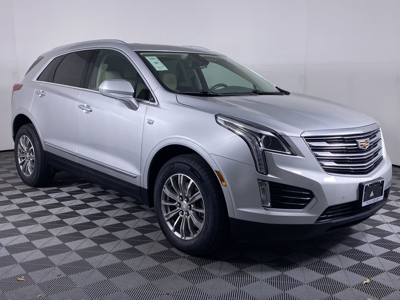 Certified 2017 Cadillac XT5 Luxury w/ Driver Awareness Package FWD image 44