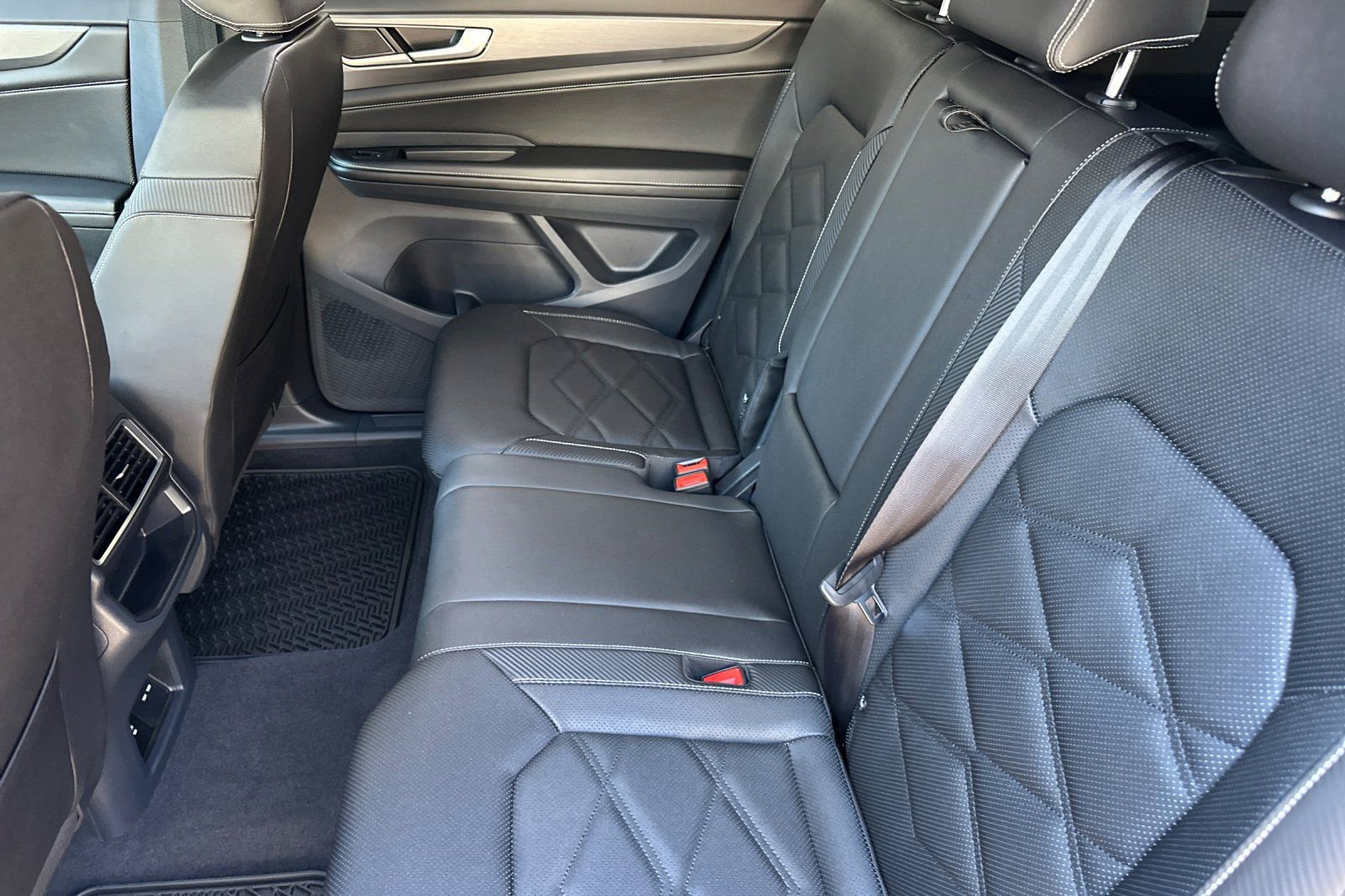 New 2026 Volkswagen Atlas Cross Sport SE FWD image 10