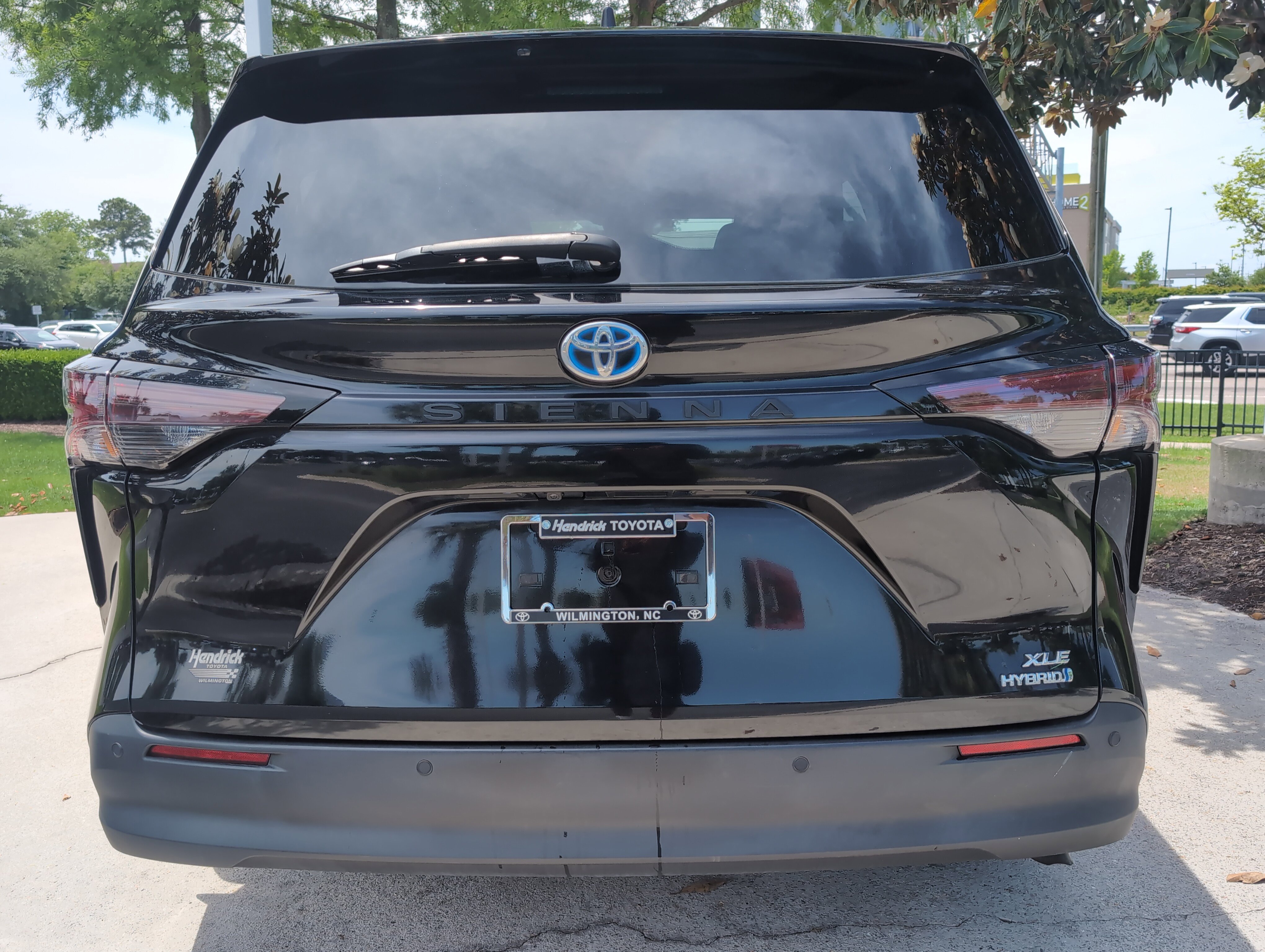Certified 2023 Toyota Sienna XLE FWD image 9