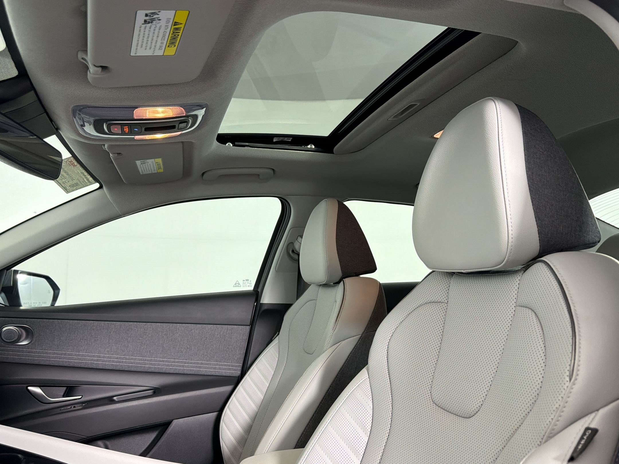 Used 2025 Hyundai Elantra Limited FWD image 22