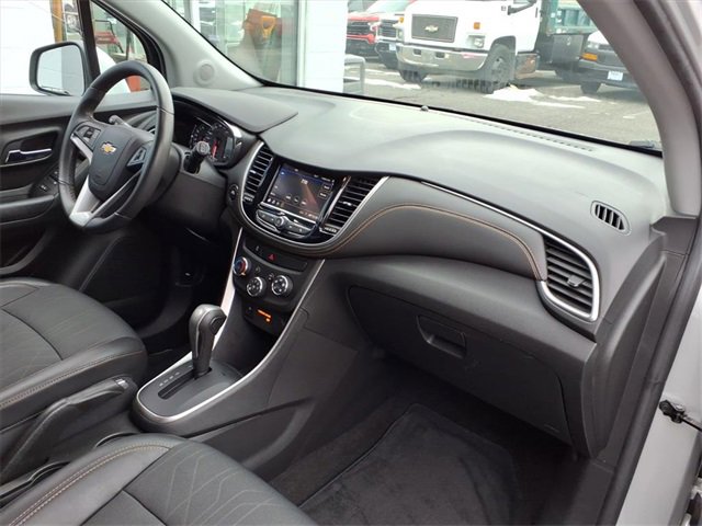 Used 2022 Chevrolet Trax LT w/ LT Convenience Package image 21