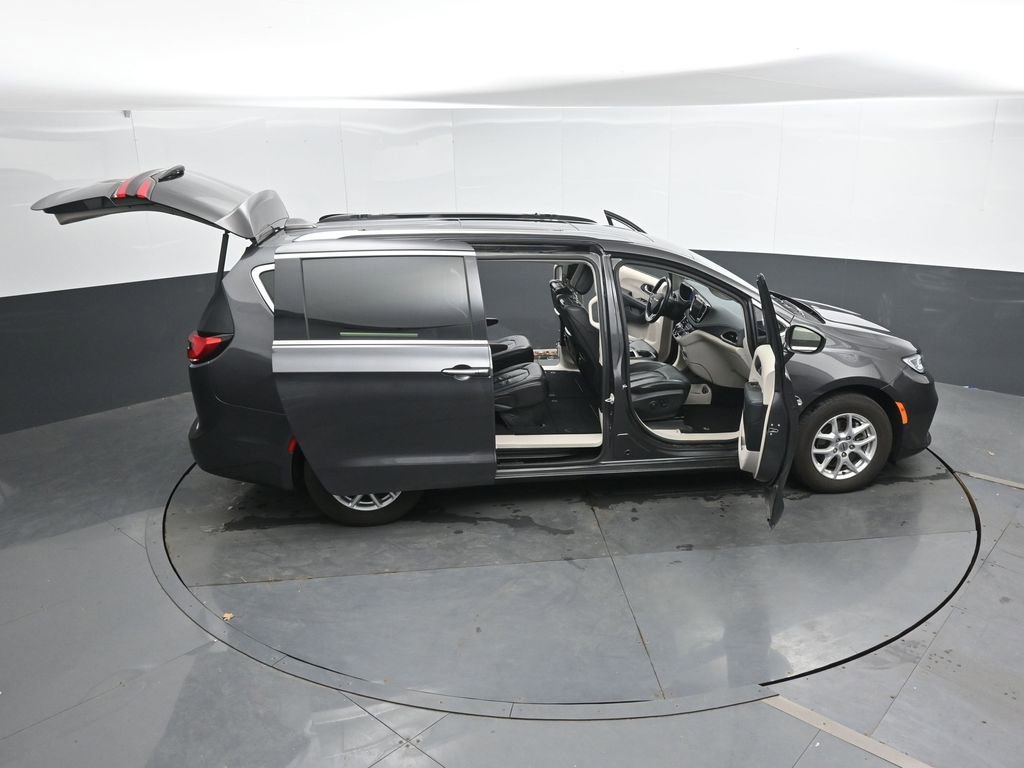 Used 2021 Chrysler Pacifica Touring-L w/ Uconnect Theater Family Group FWD image 50