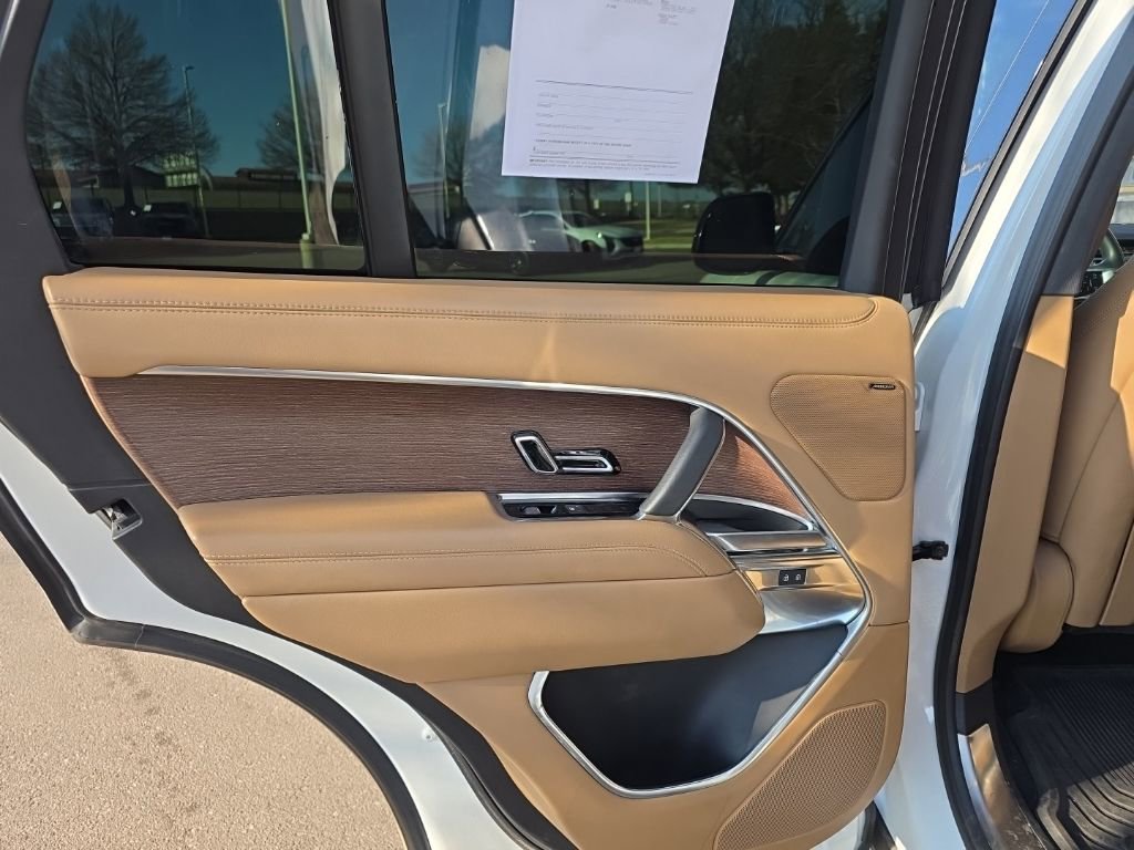 Used 2023 Land Rover Range Rover SE image 16