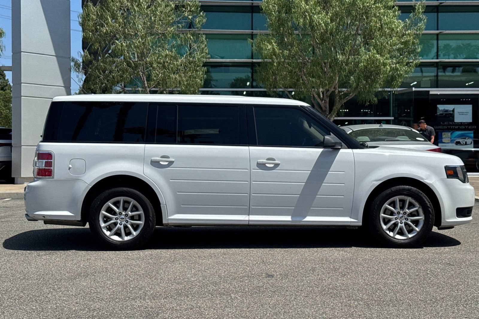 Used 2018 Ford Flex SE FWD image 4