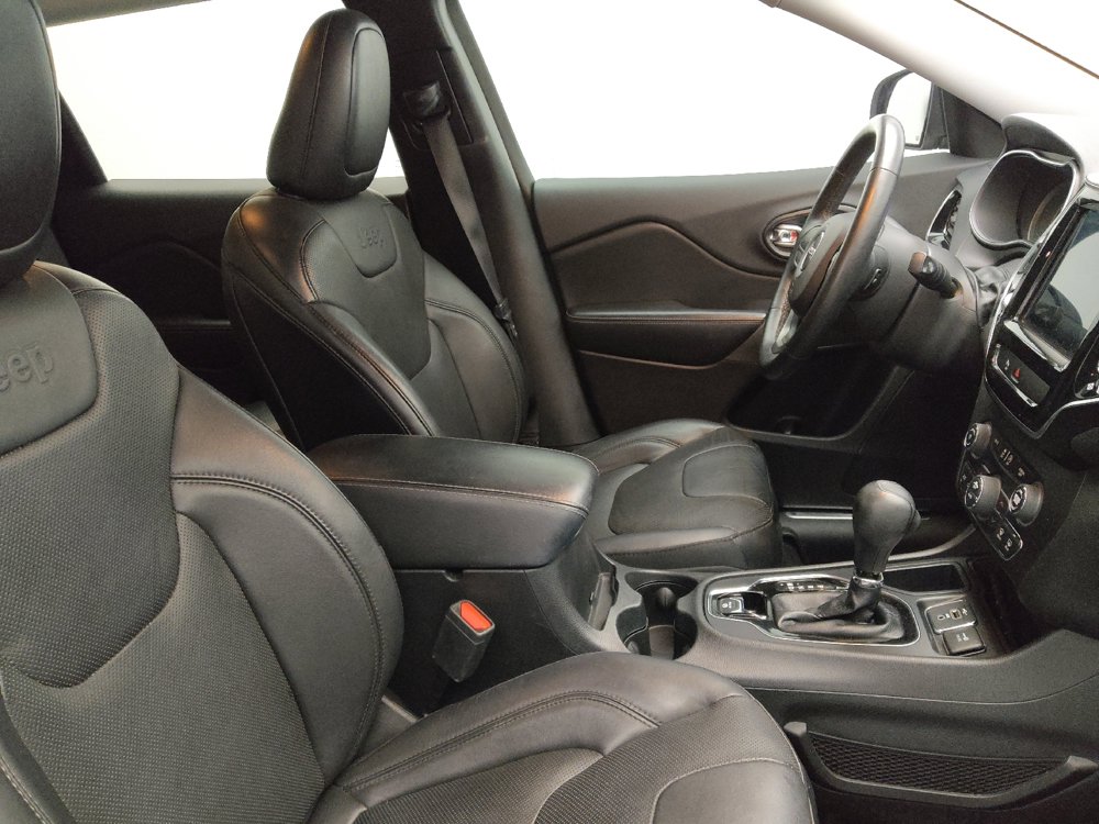 Used 2019 Jeep Cherokee Limited FWD image 21