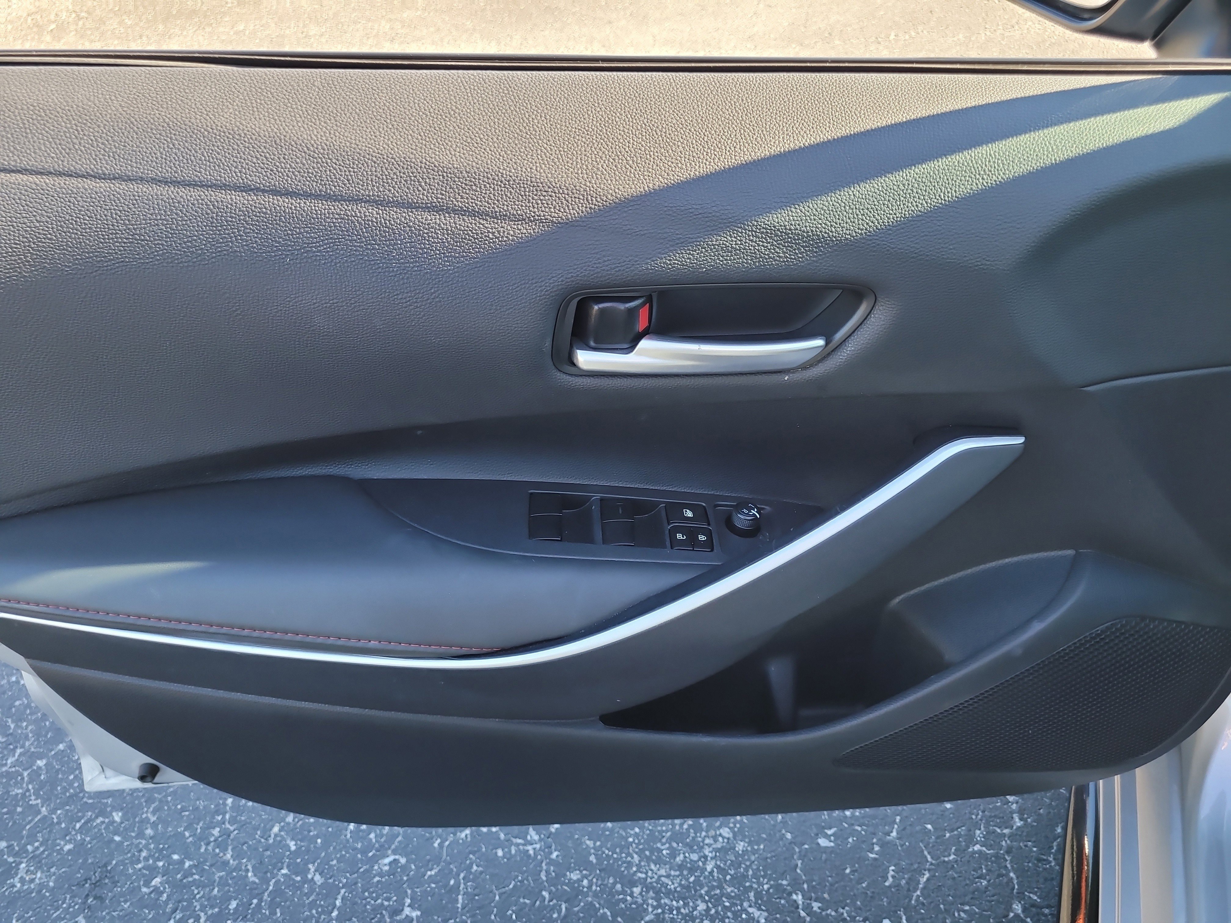 Certified 2025 Toyota Corolla SE image 16