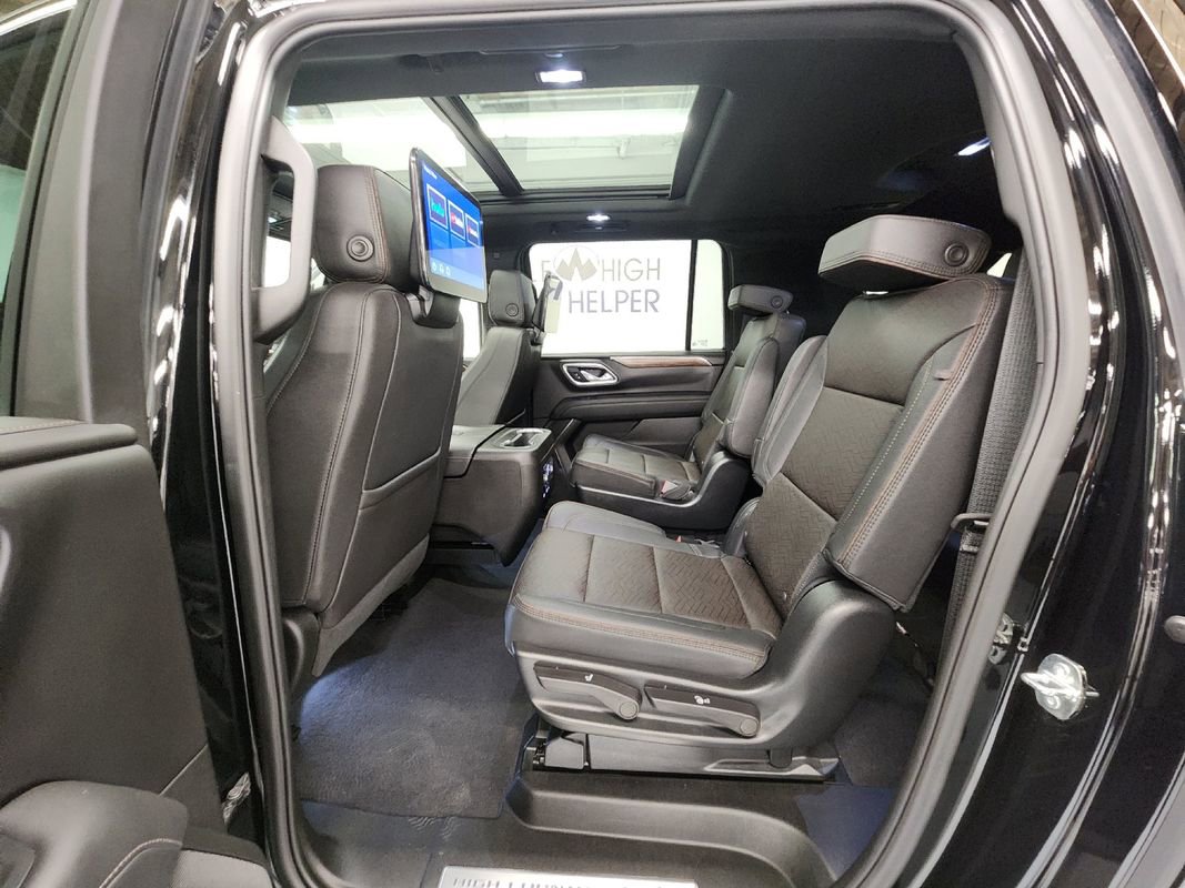 Used 2023 Chevrolet Suburban High Country image 7