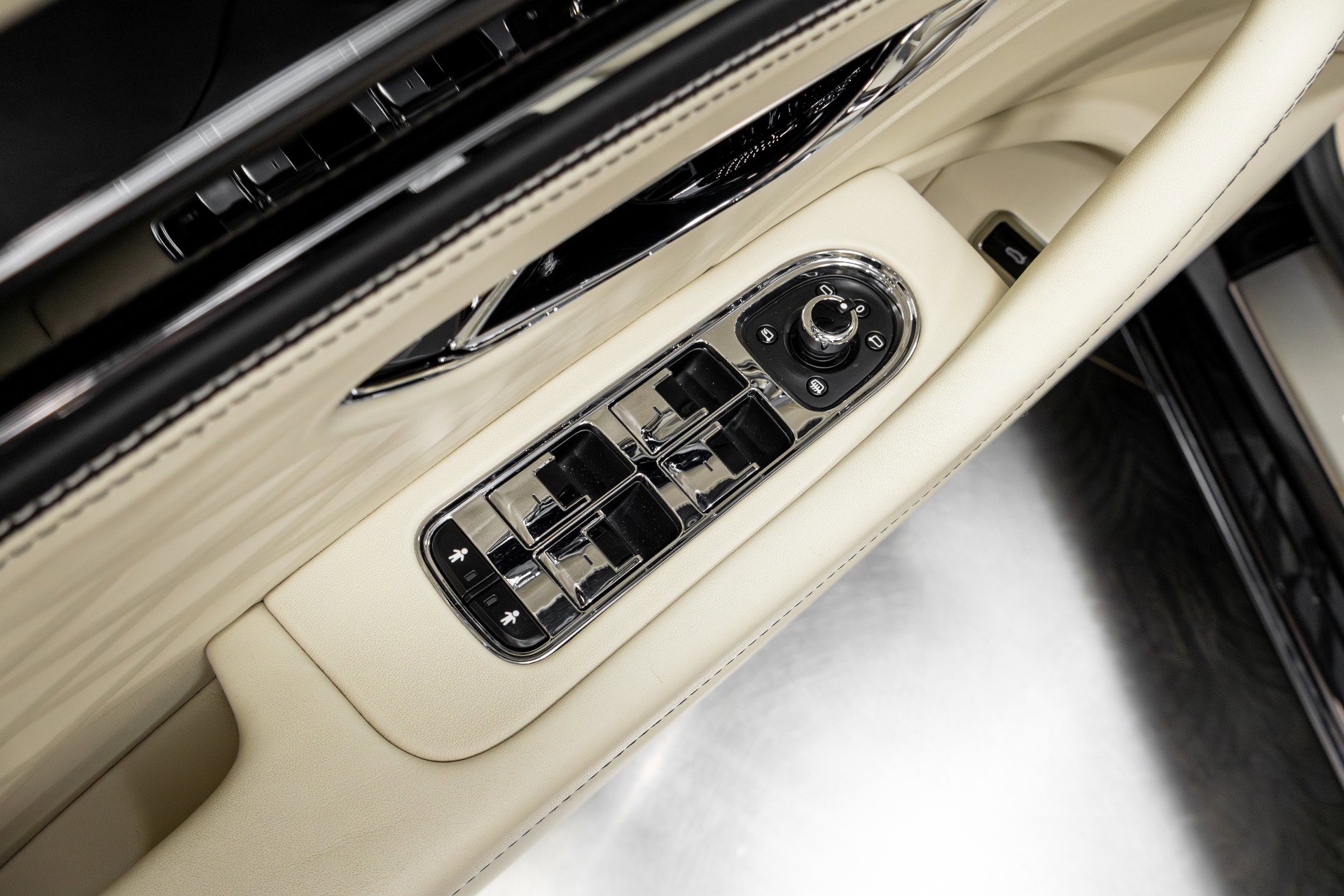 Used 2021 Bentley Flying Spur W12 image 58