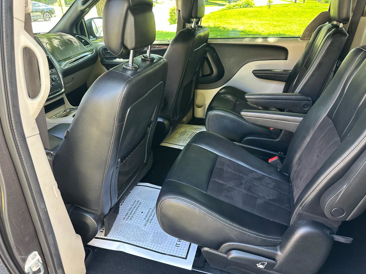 Used 2019 Dodge Grand Caravan SXT FWD image 28