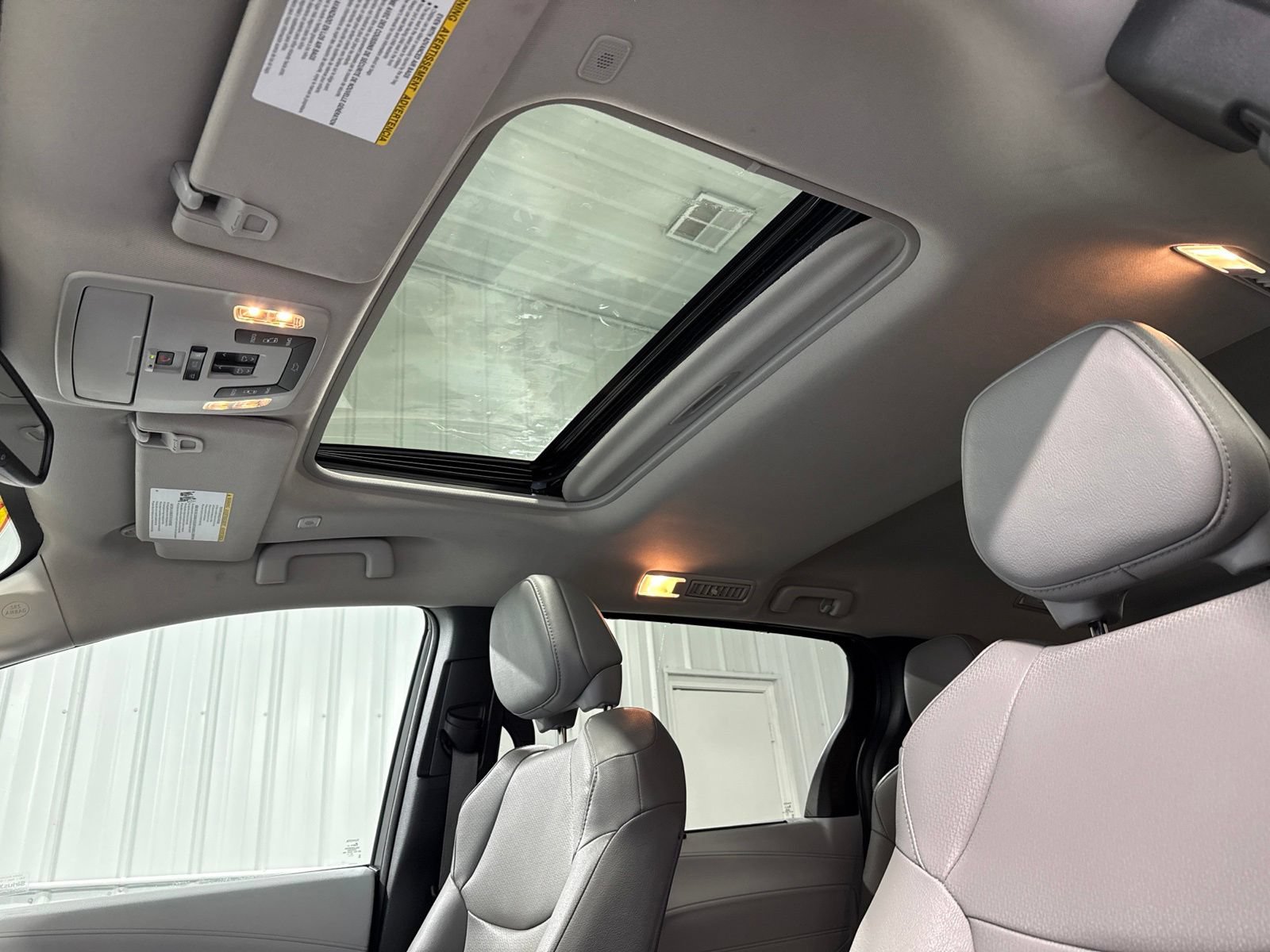 Used 2025 Toyota Sienna XLE FWD image 30