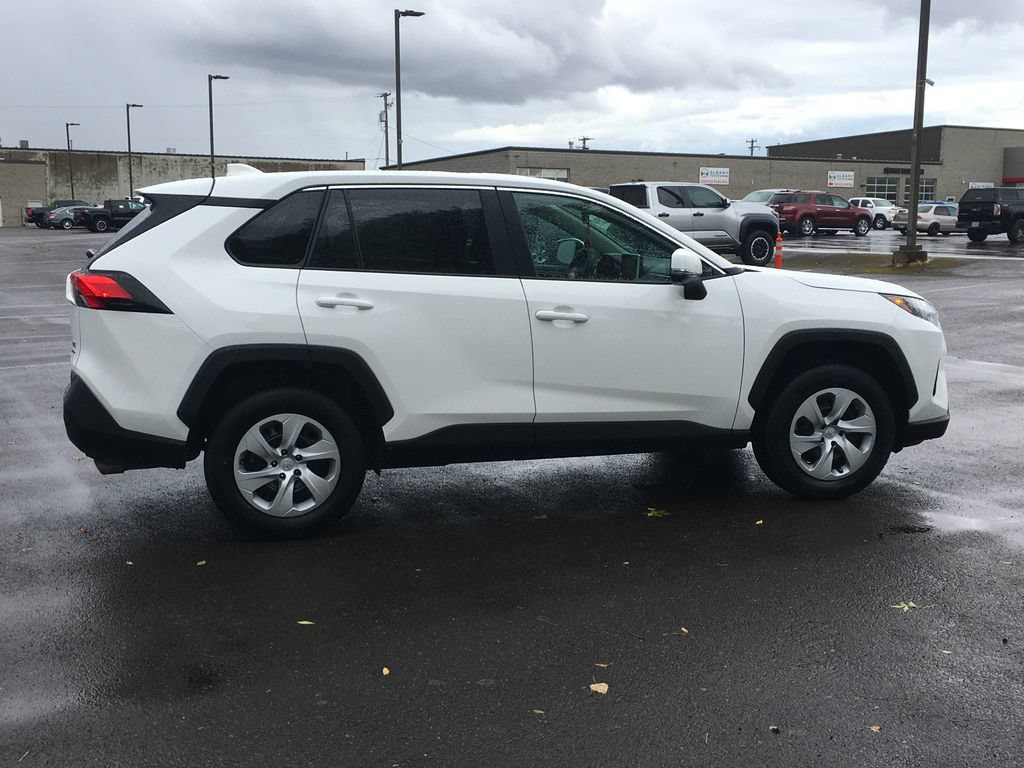 Used 2024 Toyota RAV4 LE AWD/4WD image 8
