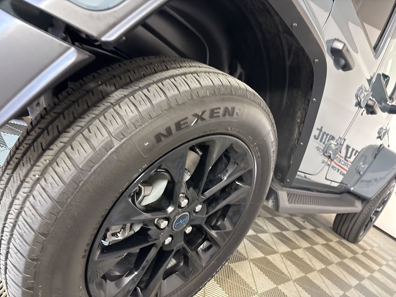 Used 2025 Jeep Wrangler Unlimited Sahara AWD/4WD image 28