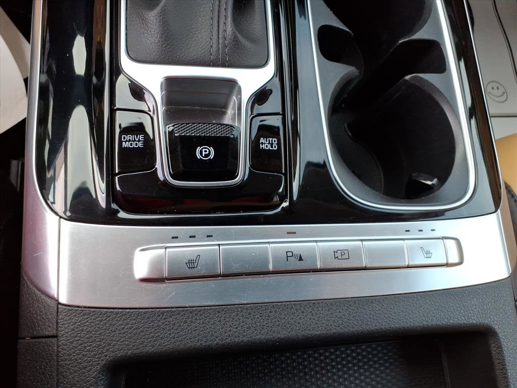 Used 2022 Kia Carnival EX image 18