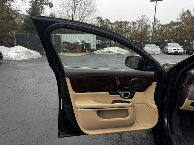 Used 2016 Jaguar XJ R-Sport RWD image 18