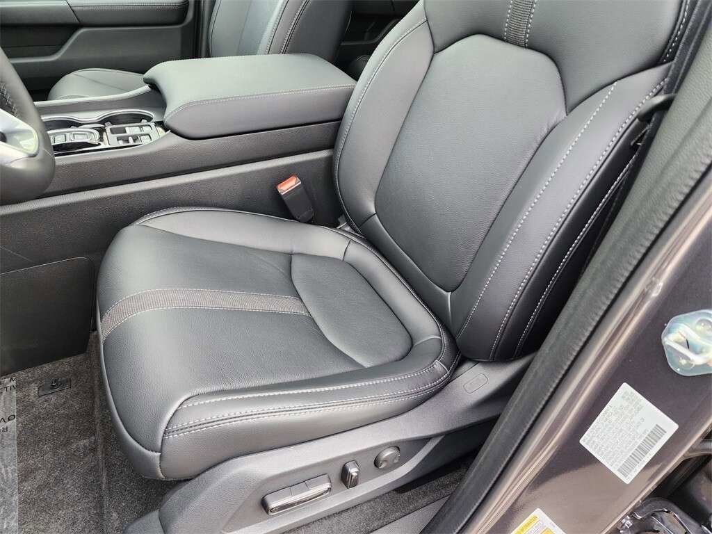 Certified 2024 Honda Pilot Touring image 24