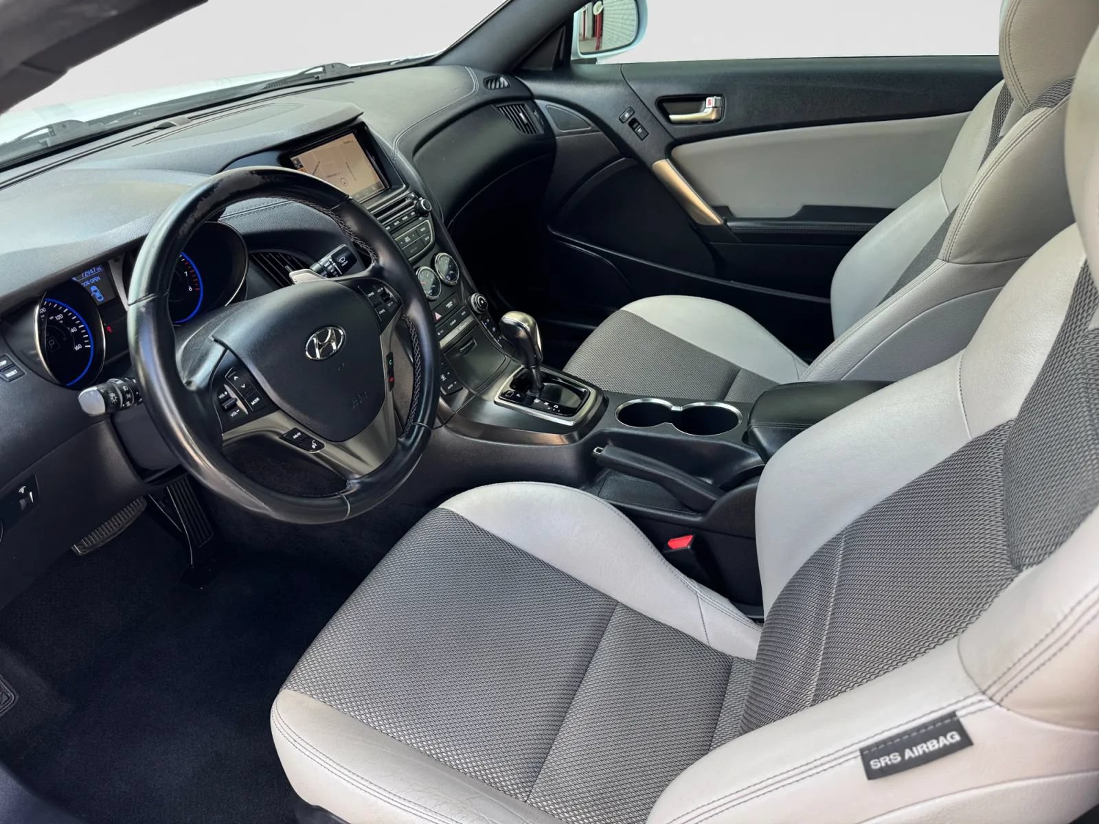 Used 2014 Hyundai Genesis Coupe 2.0T RWD image 11