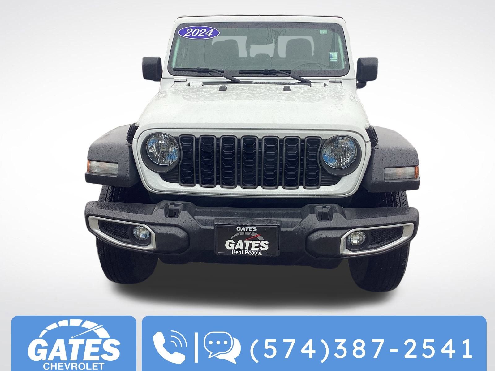 Used 2024 Jeep Gladiator Sport image 2