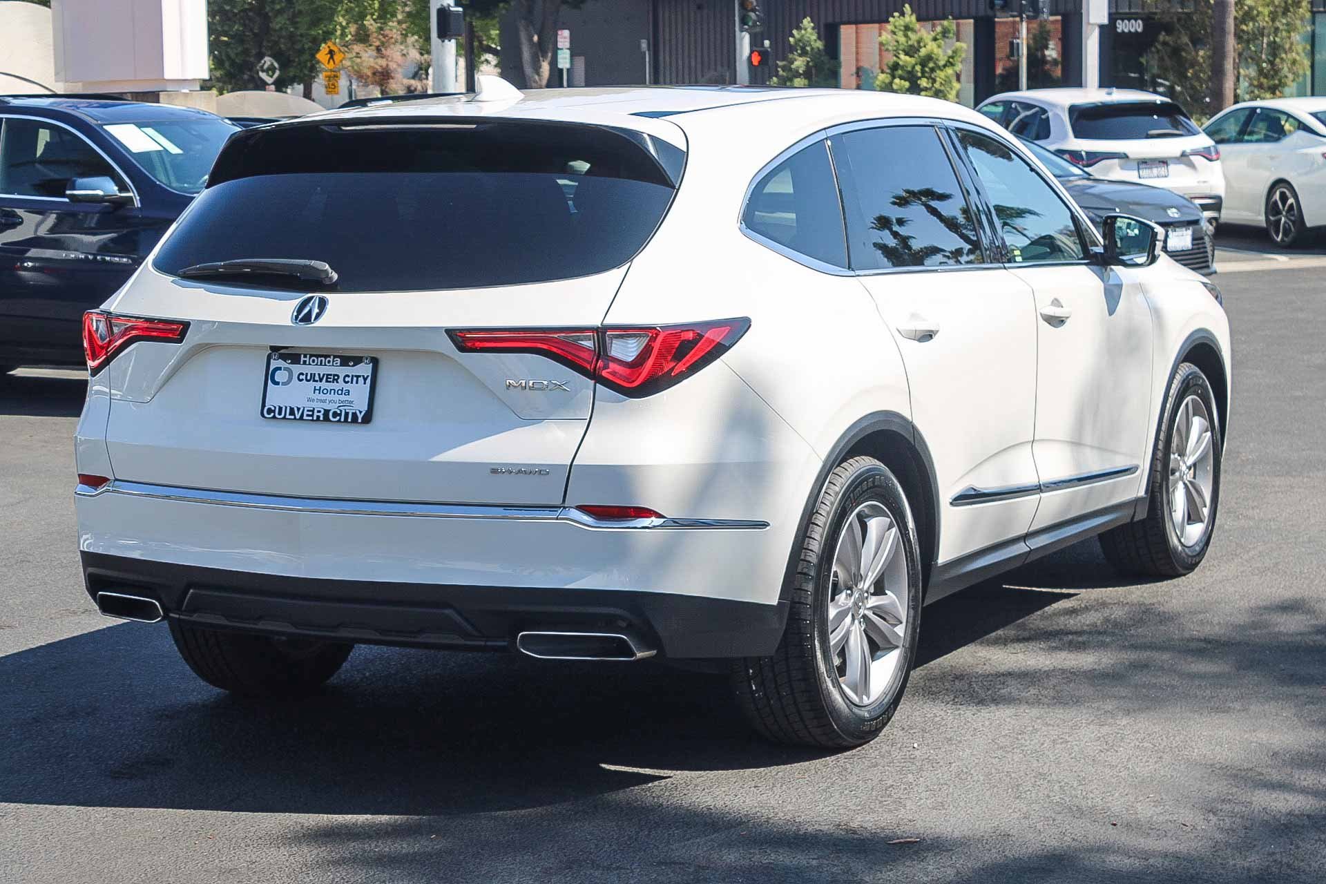 Used 2023 Acura MDX SH-AWD image 9
