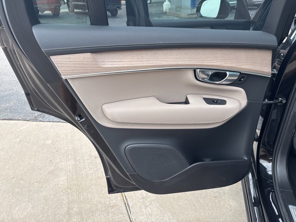 Certified 2025 Volvo XC90 B6 Plus image 36