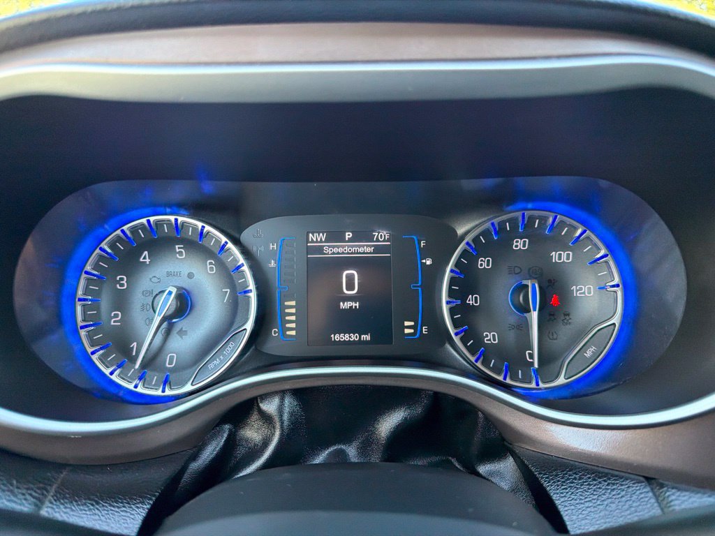 Used 2017 Chrysler Pacifica Touring-L FWD image 28