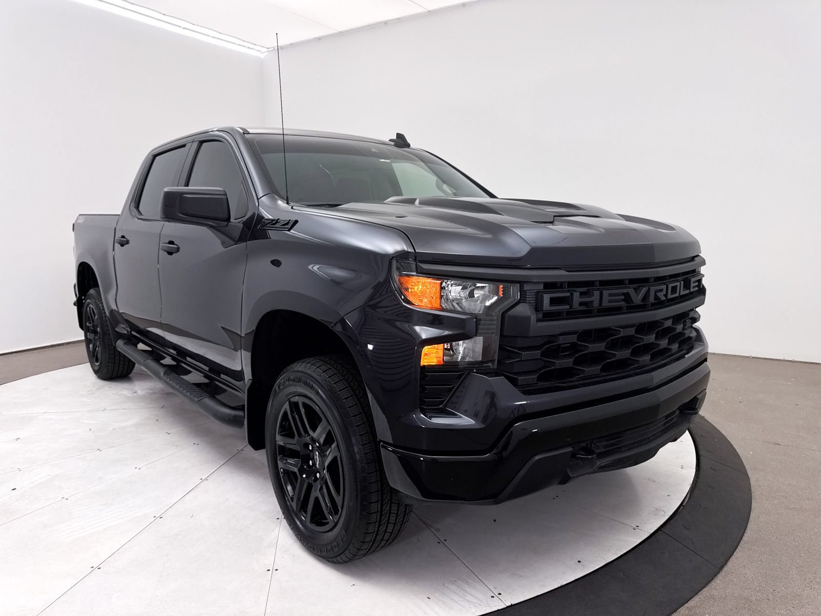 Used 2024 Chevrolet Silverado 1500 Custom Trail Boss w/ Turbomax Blackout Package AWD/4WD image 10