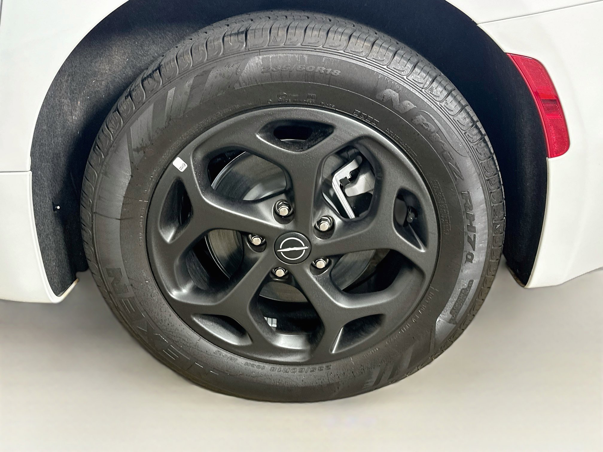 Used 2025 Chrysler Pacifica Premium FWD image 11