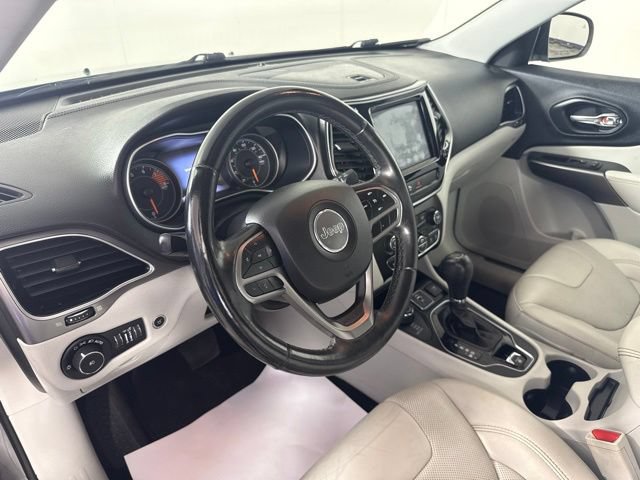 Used 2019 Jeep Cherokee Limited w/ Luxury Group AWD/4WD image 16