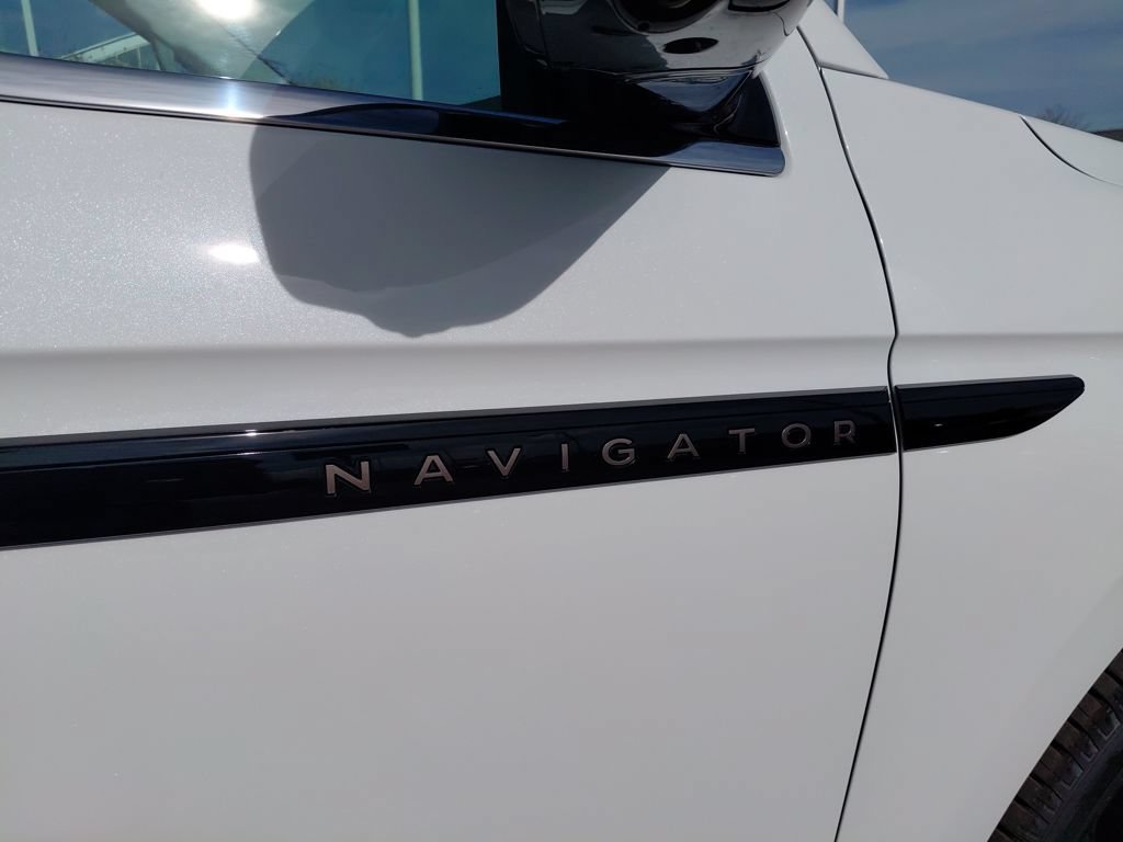 New 2026 Lincoln Navigator L Black Label AWD/4WD image 10