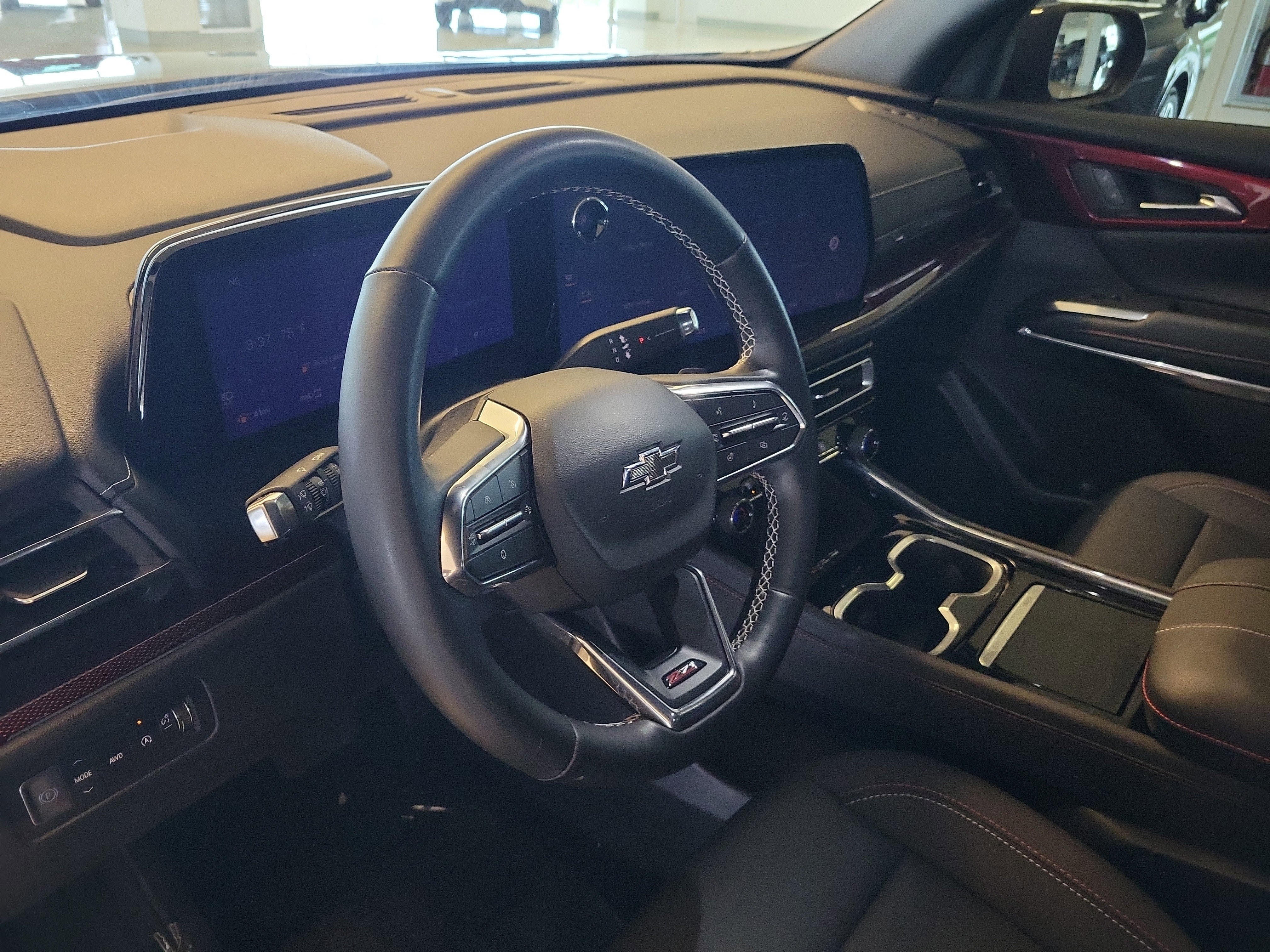Used 2025 Chevrolet Traverse Z71 AWD/4WD image 29