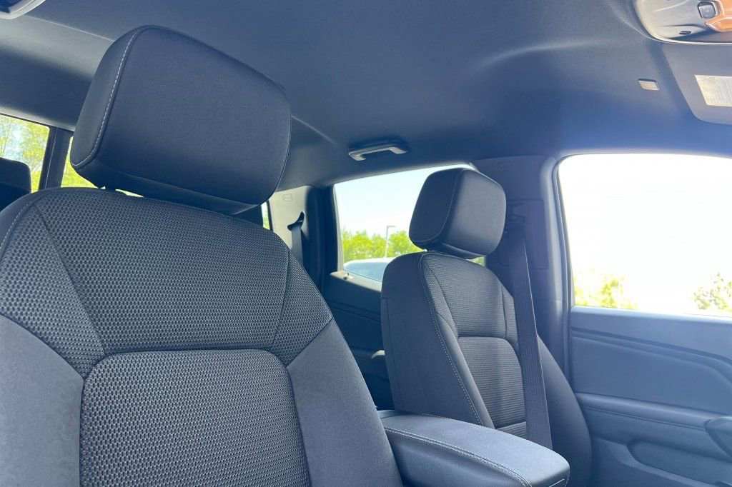 New 2025 GMC Canyon Elevation w/ Technology Package image 13