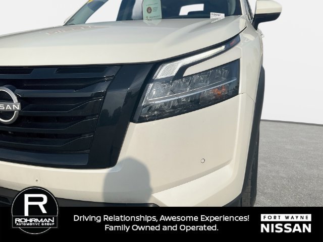 Used 2024 Nissan Pathfinder SL w/ Black Appearance Package AWD/4WD image 38