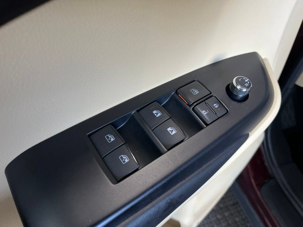 Used 2019 Toyota Highlander XLE AWD/4WD image 5