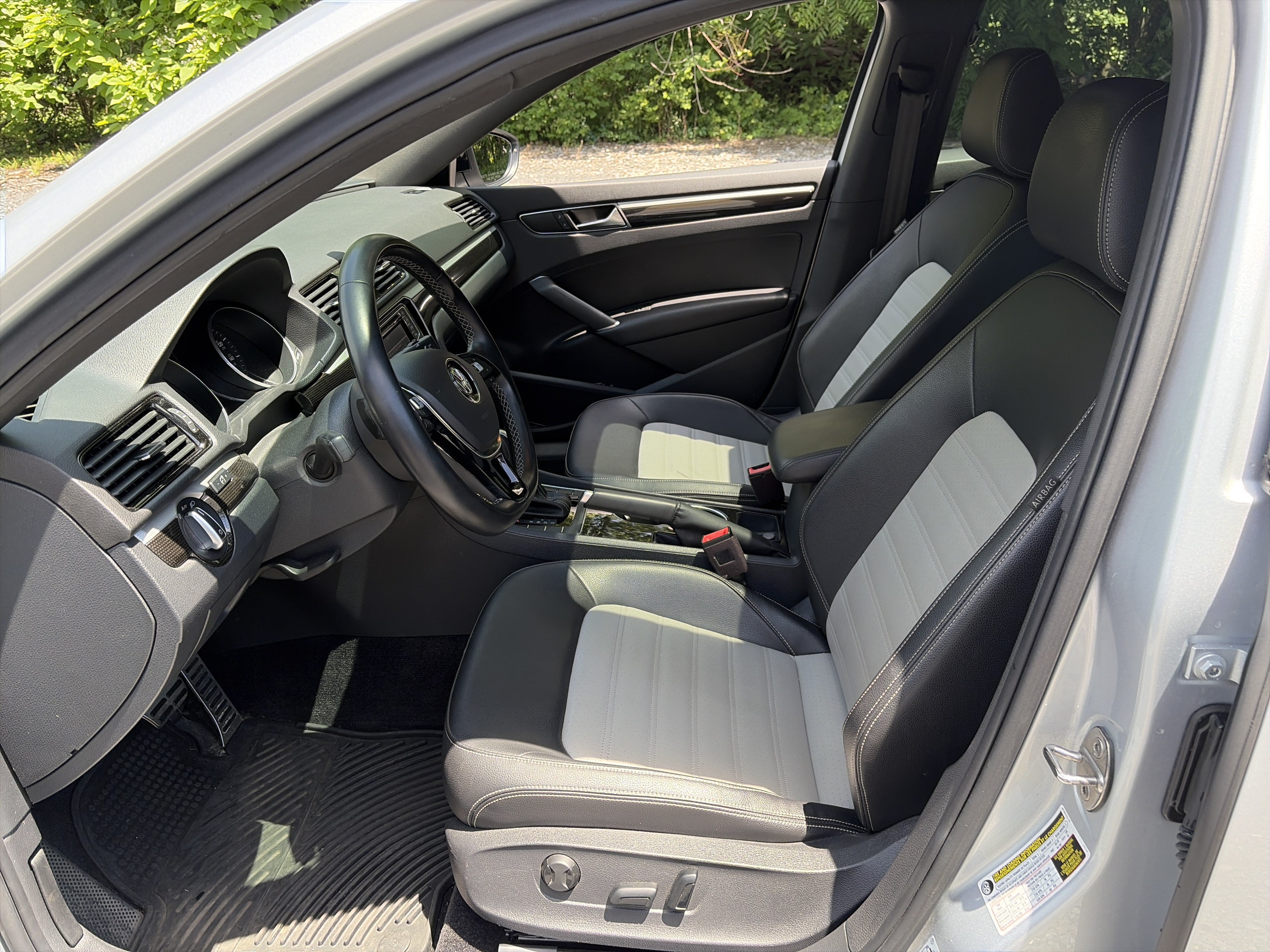 Used 2018 Volkswagen Passat 3.6 FWD image 20