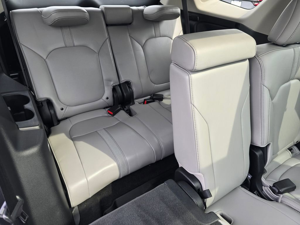 Used 2025 Honda Pilot Touring image 16