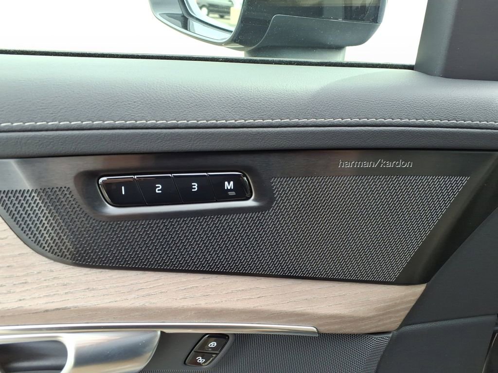 New 2026 Volvo XC90 B6 Ultra w/ Protection Package Premier image 12