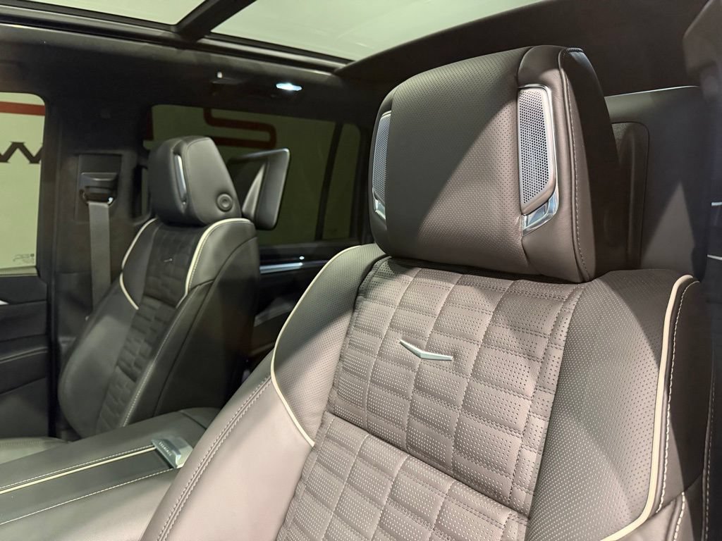 Used 2026 Cadillac Escalade ESV V AWD/4WD image 13